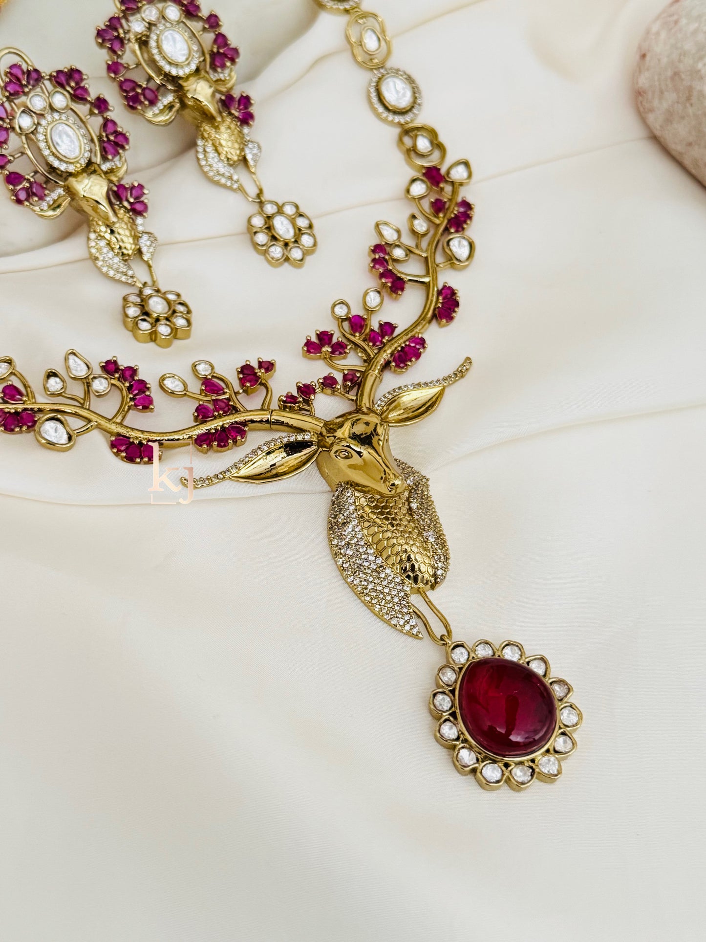 Maive necklace set