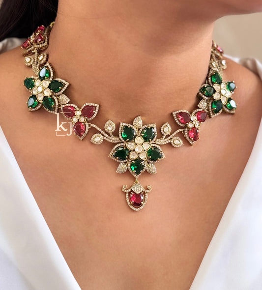 Flora necklace set