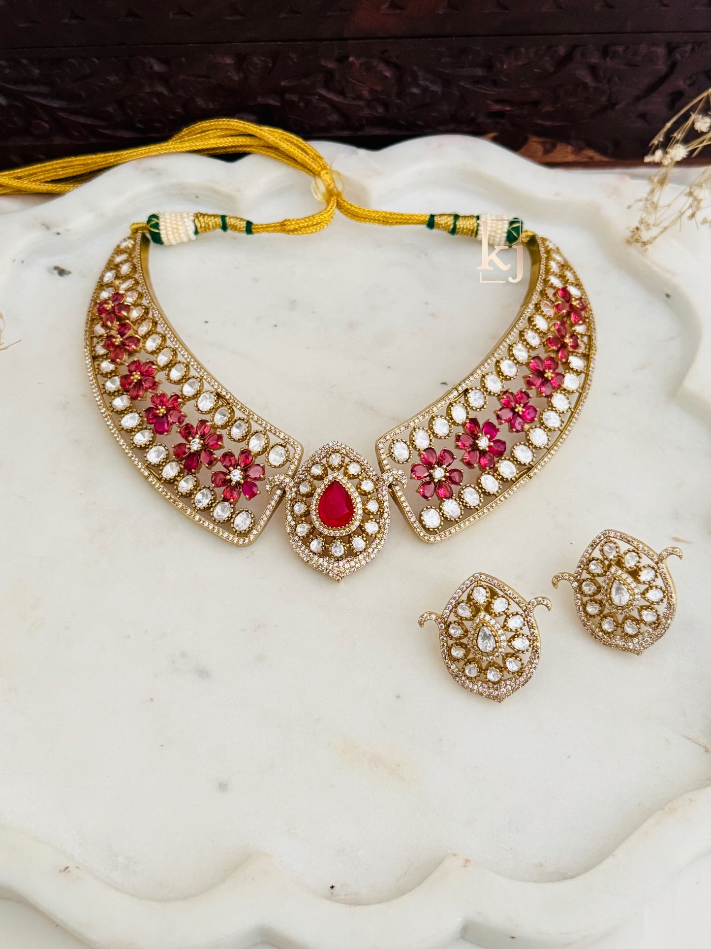 Neve choker set