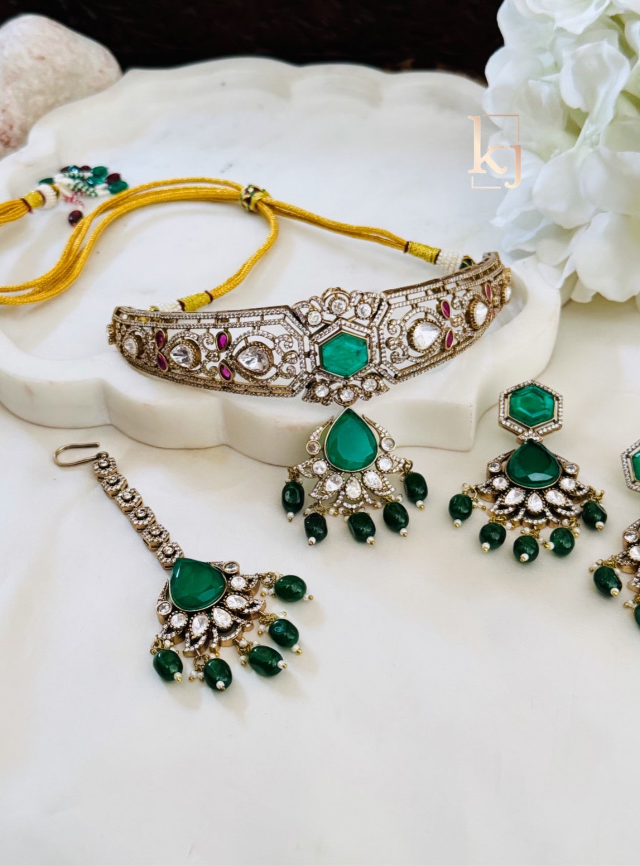 Miara choker set