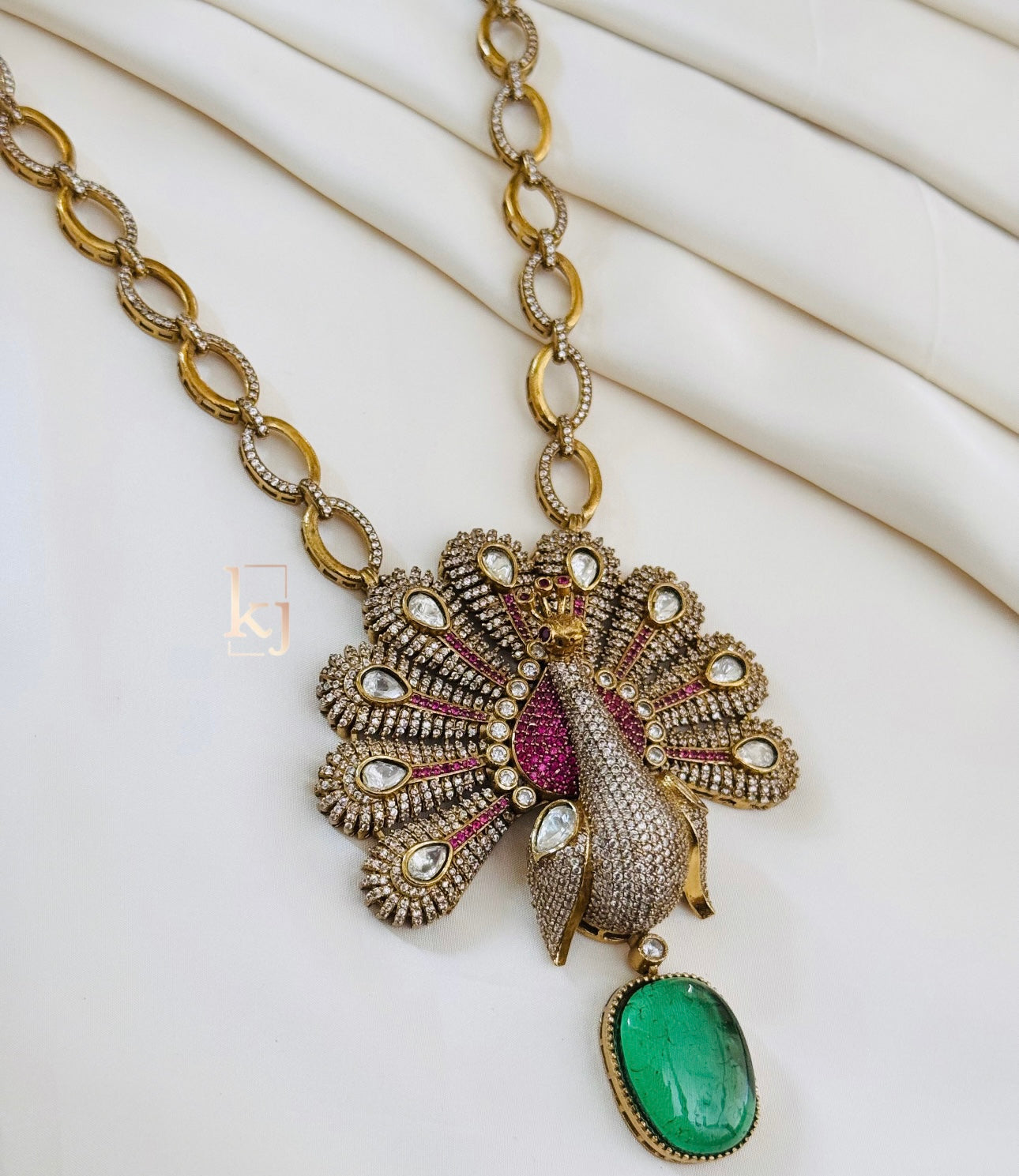 Krizaa pendant set