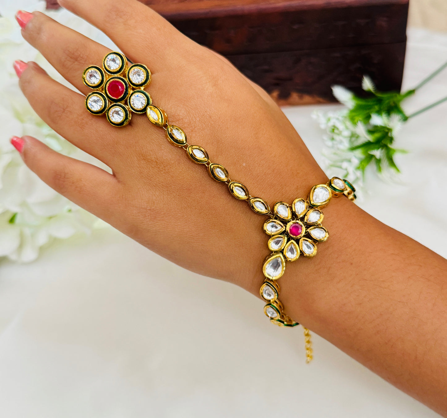 Huma hathphool bangle