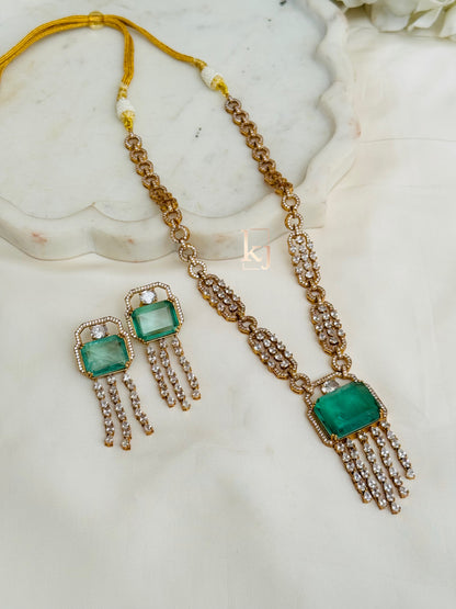 Delicate necklace set