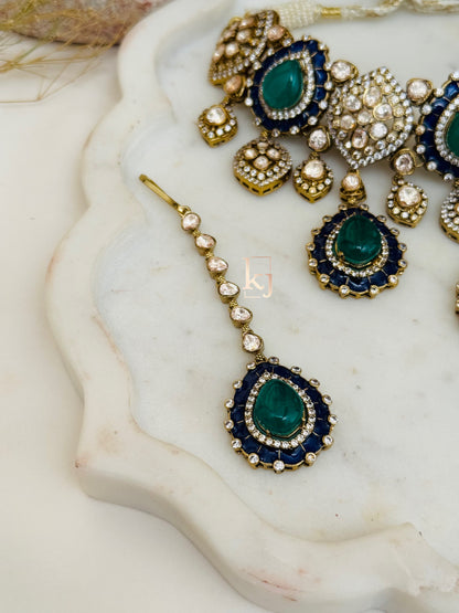Posy choker set