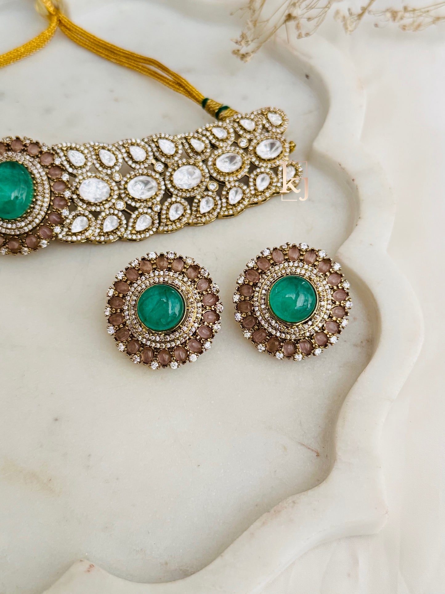 Azalea choker set