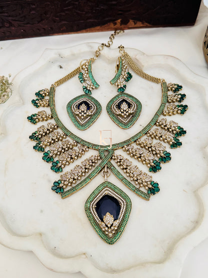 Maoz necklace set