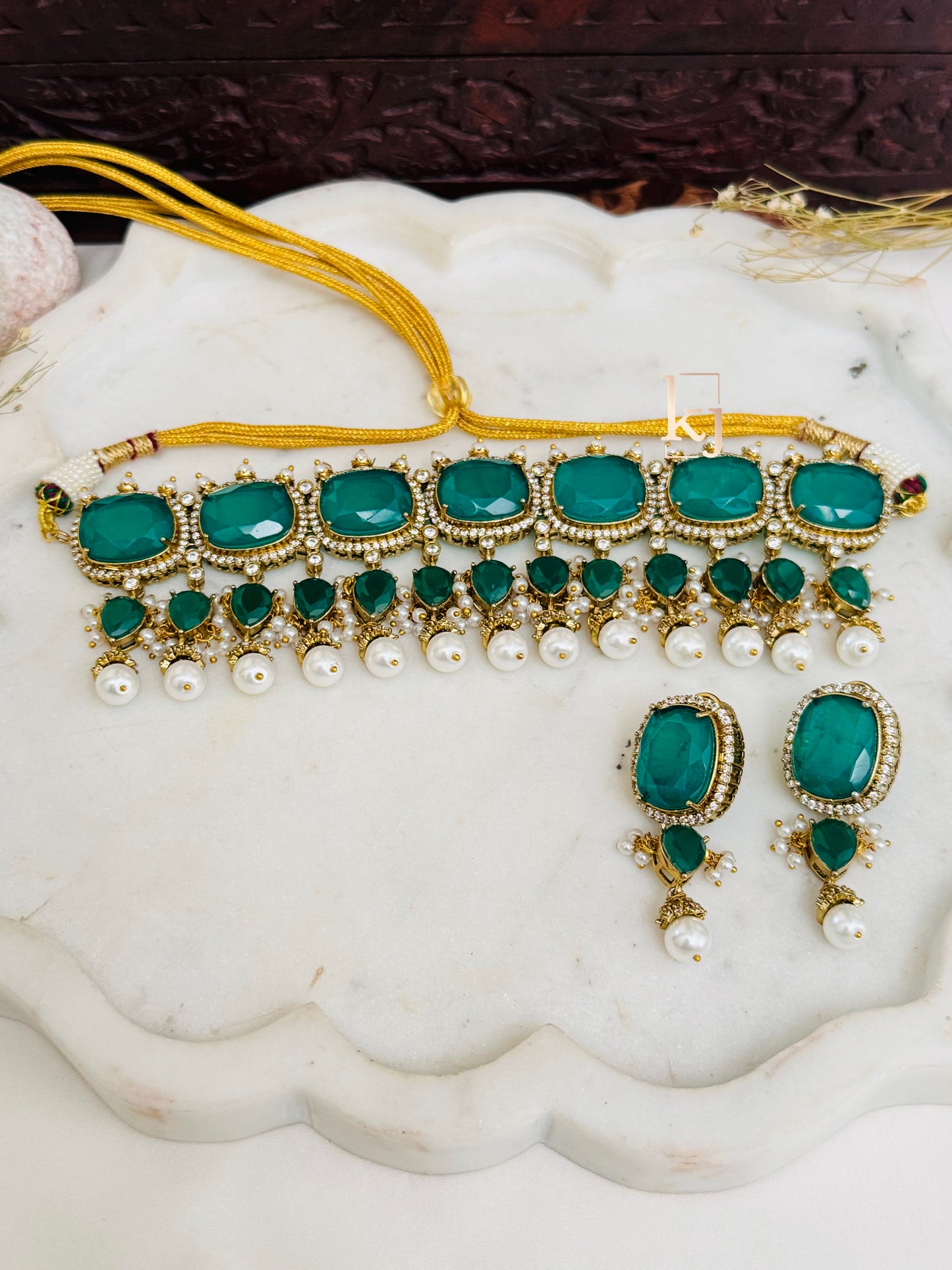 Minani choker set