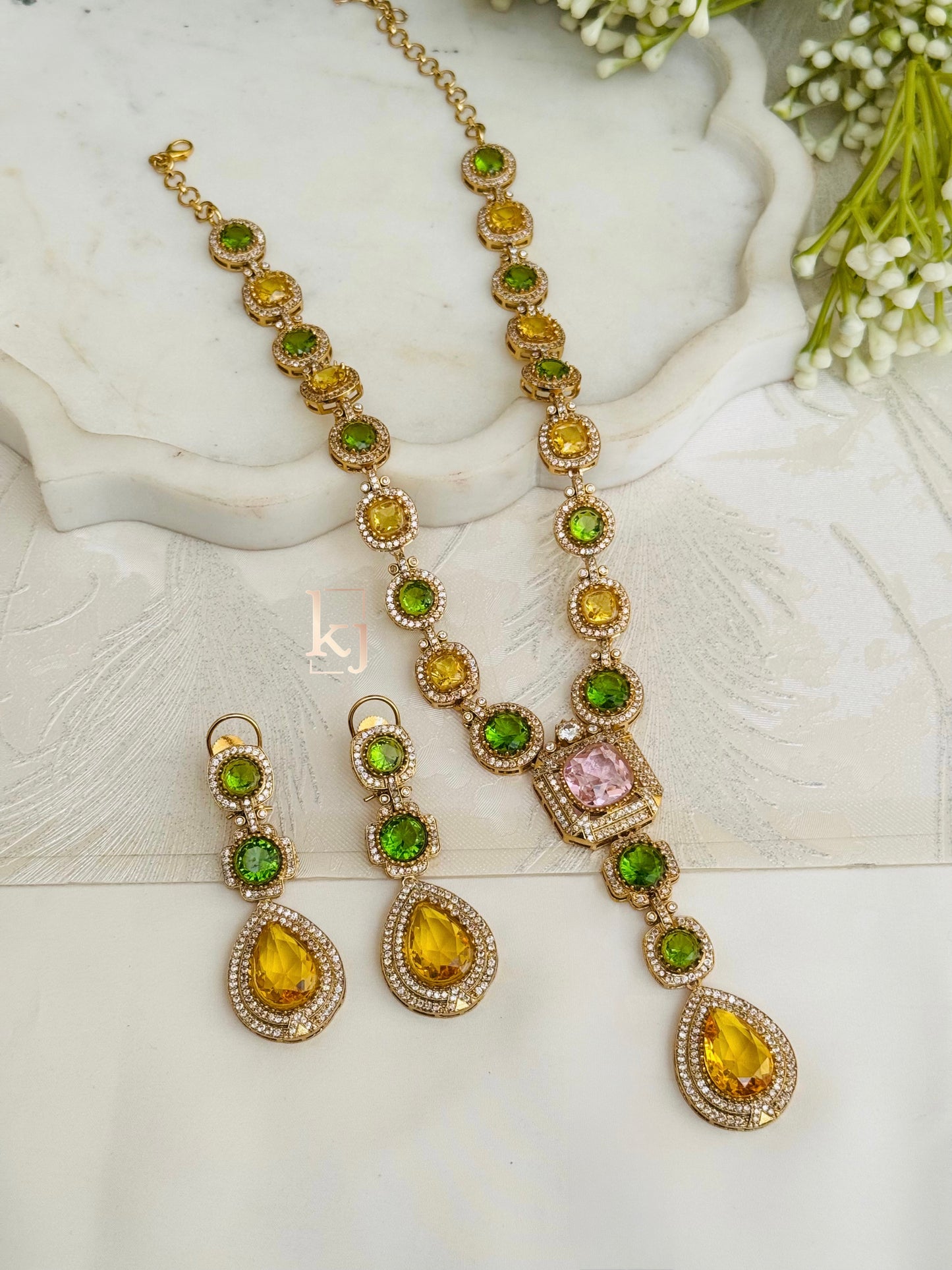 Milicent pendant set