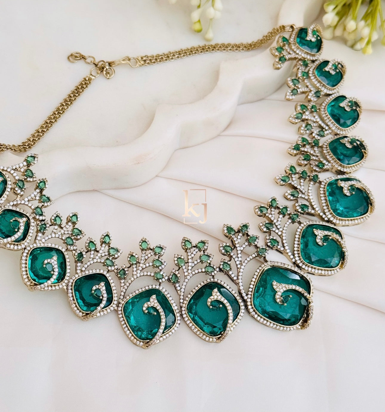 Niyo necklace set