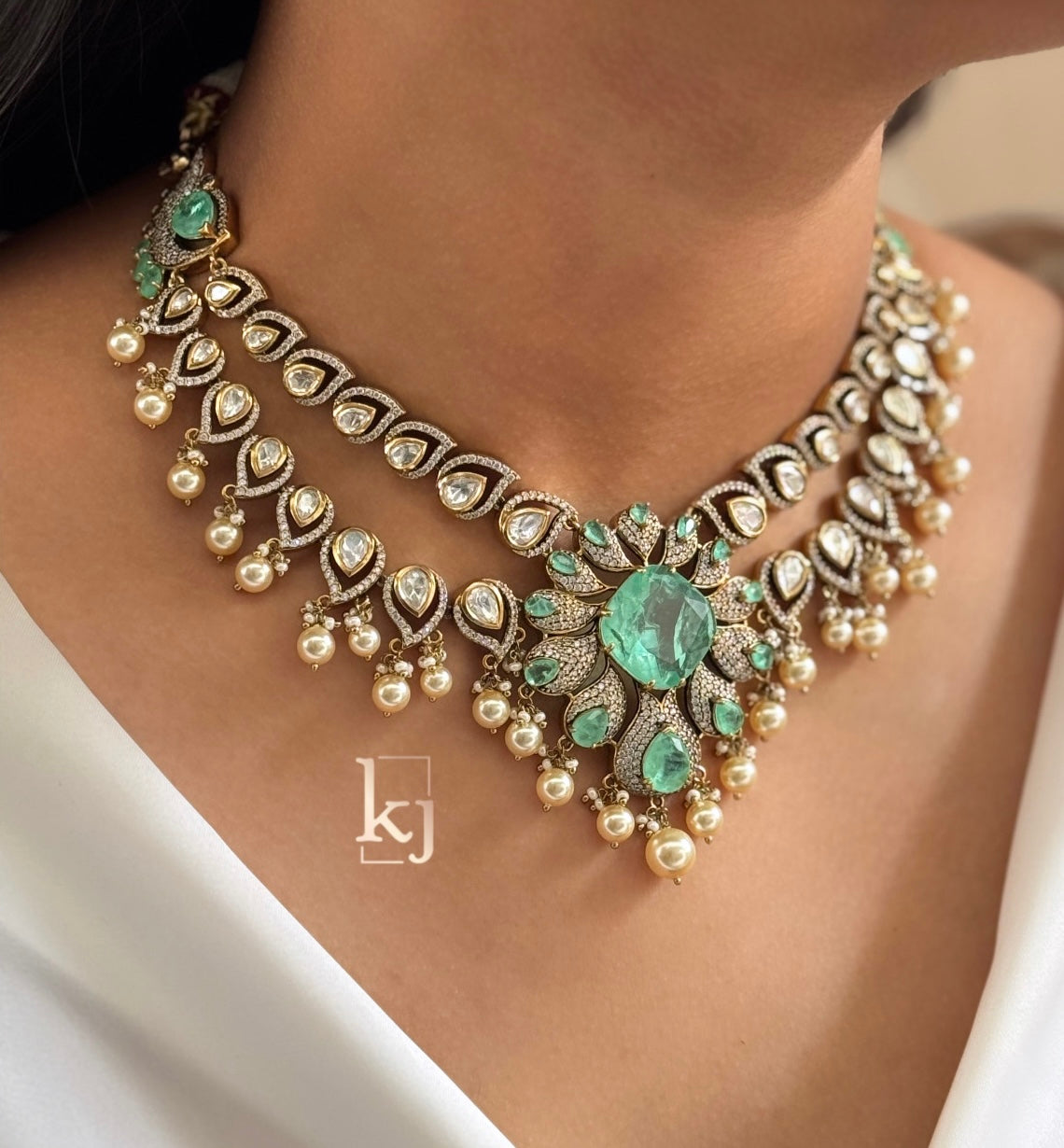 Cesetle necklace set