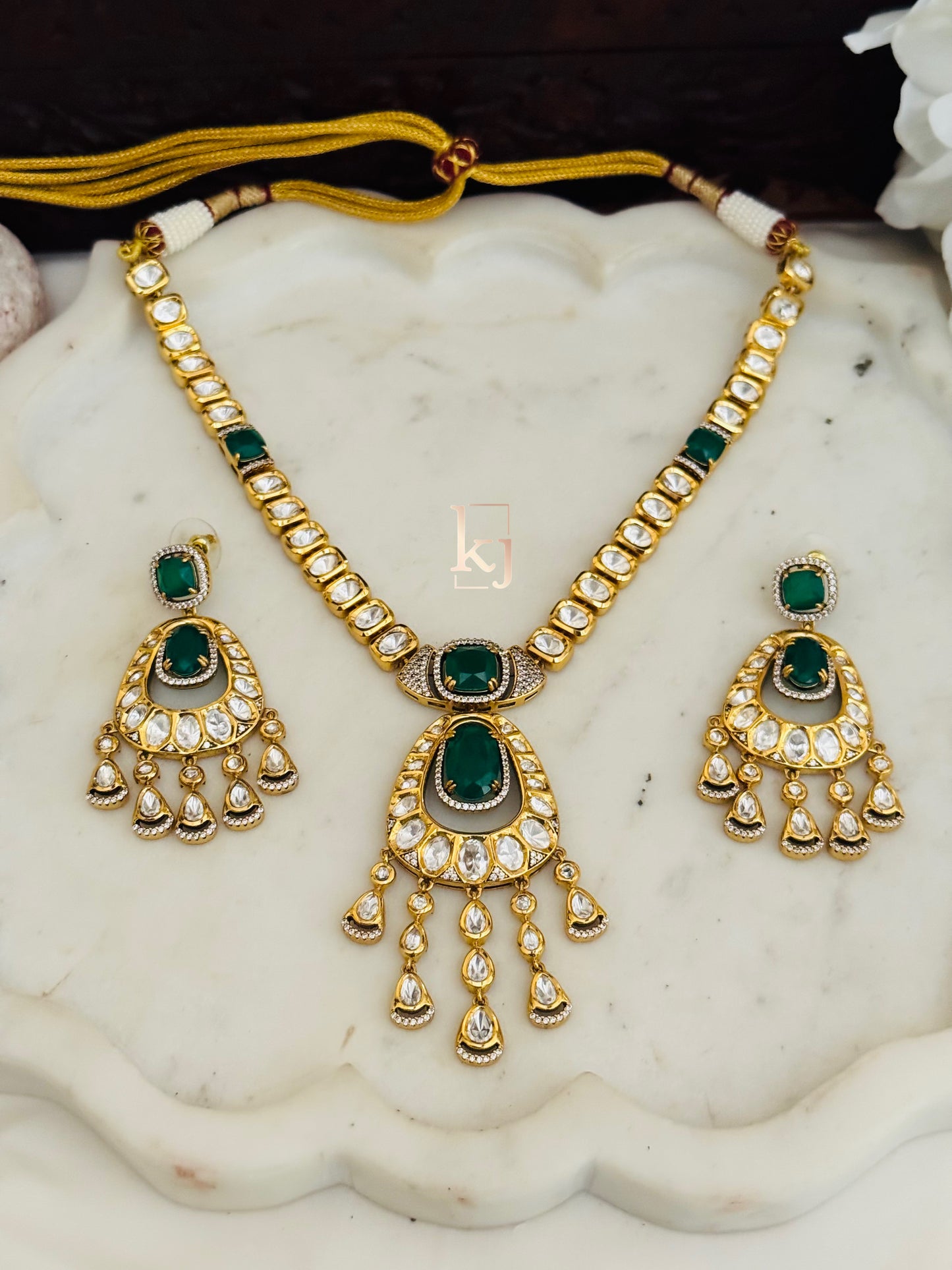 Aila necklace set