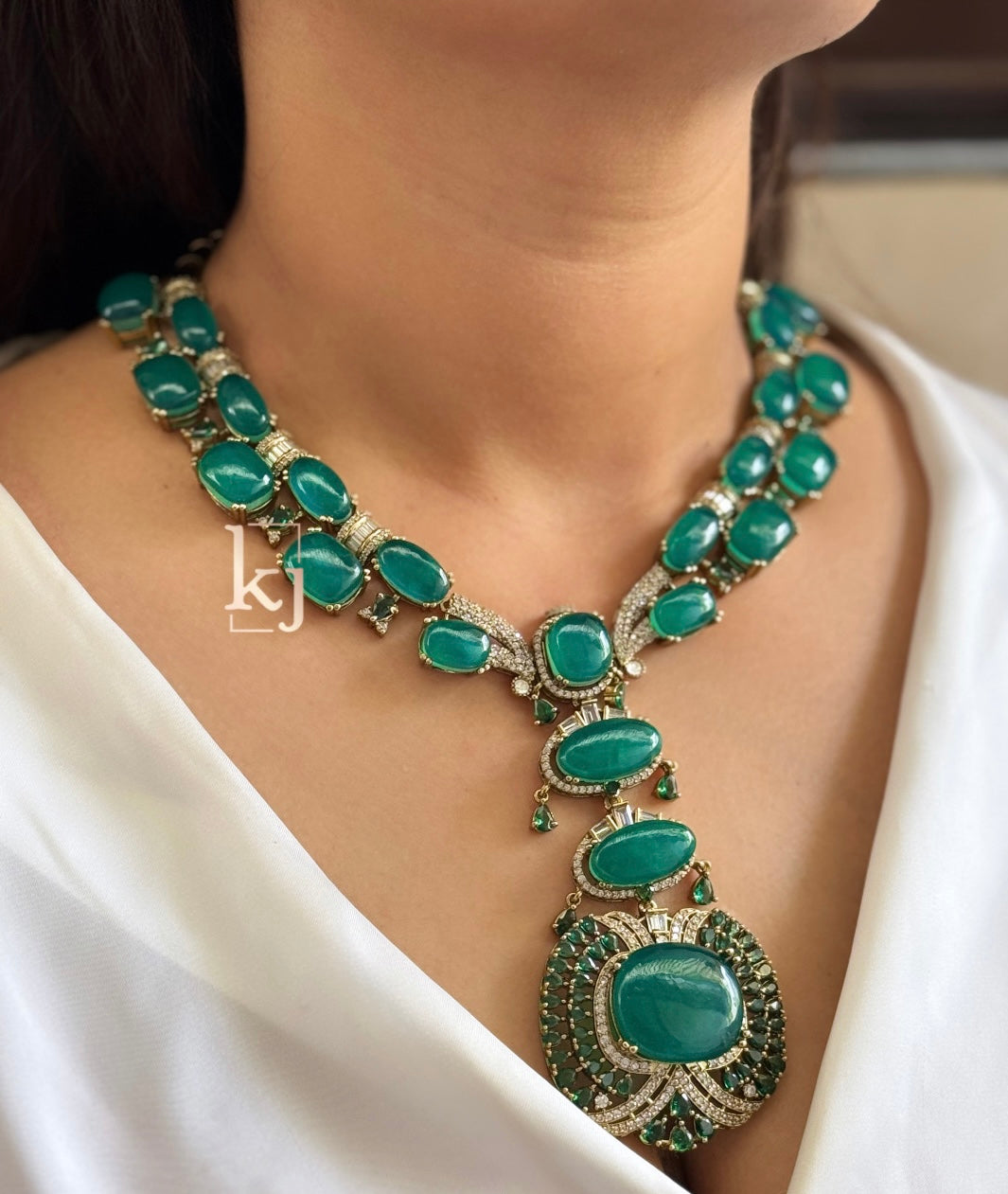 Zinnia pendant set