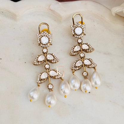 Vessel earrings set
