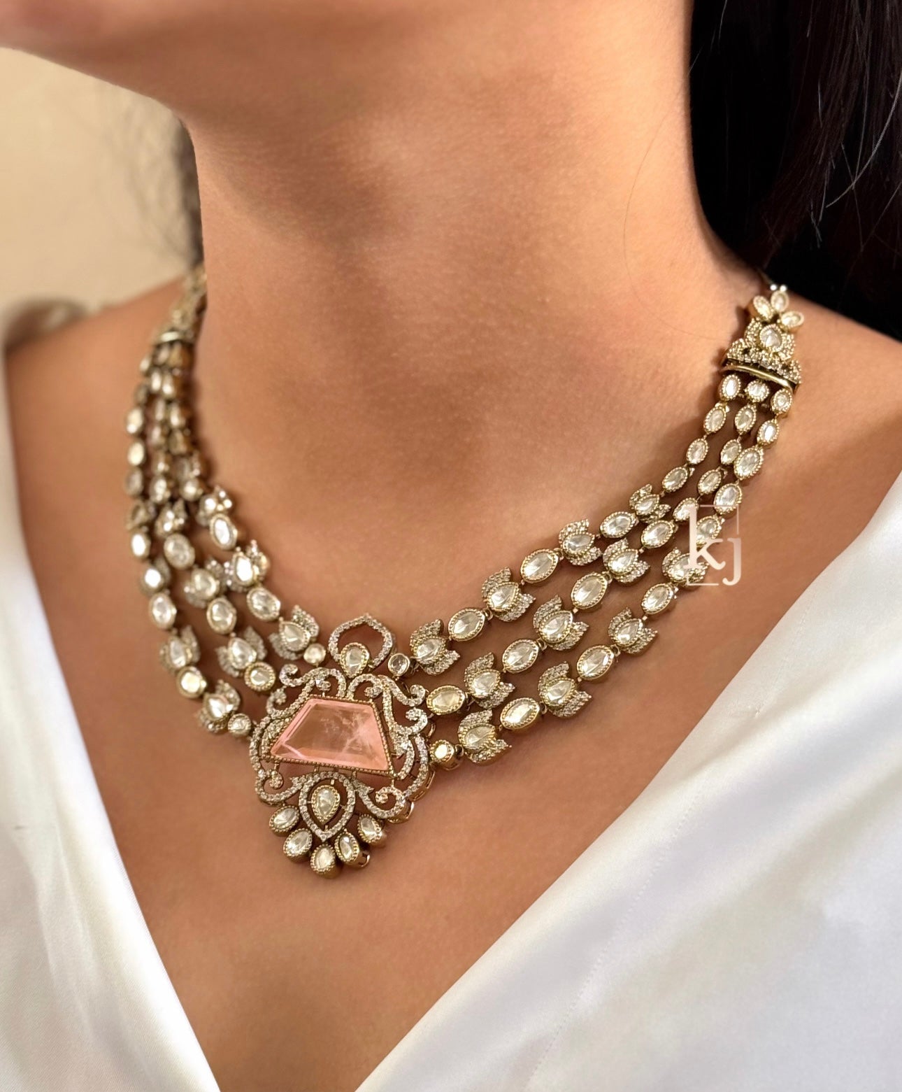 Uniaa necklace set