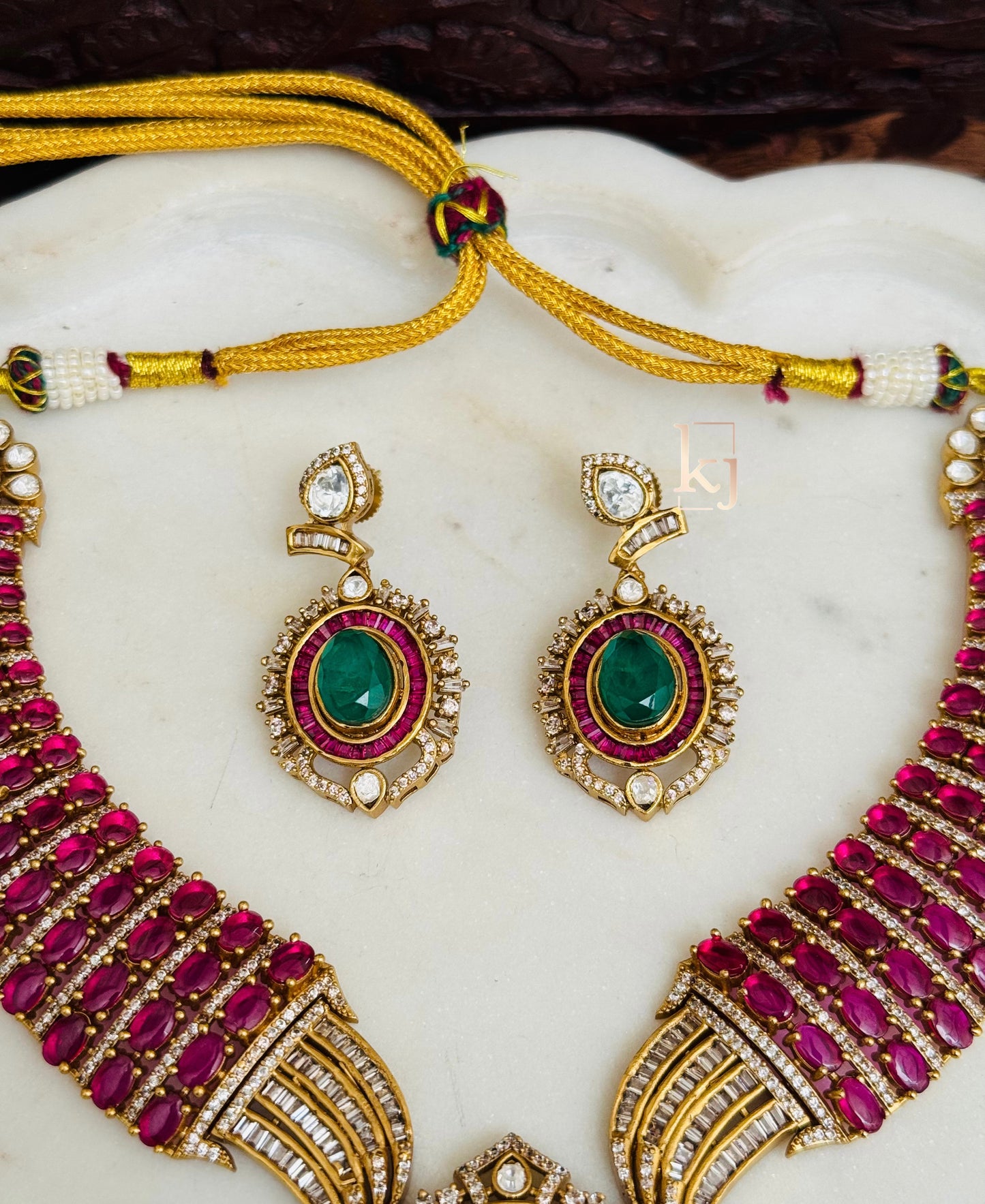 Shevin  necklace set