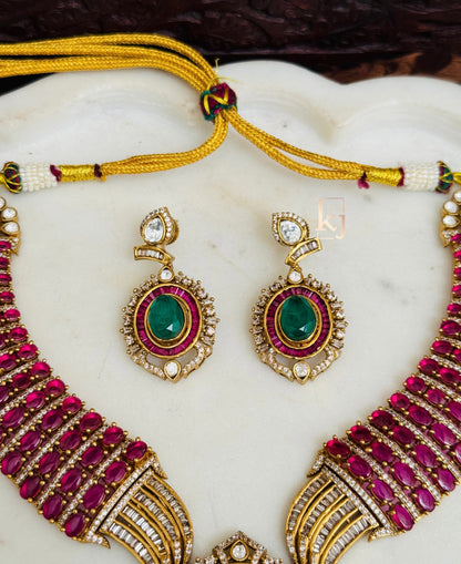 Shevin  necklace set