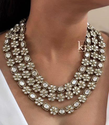 Trivaki necklace set