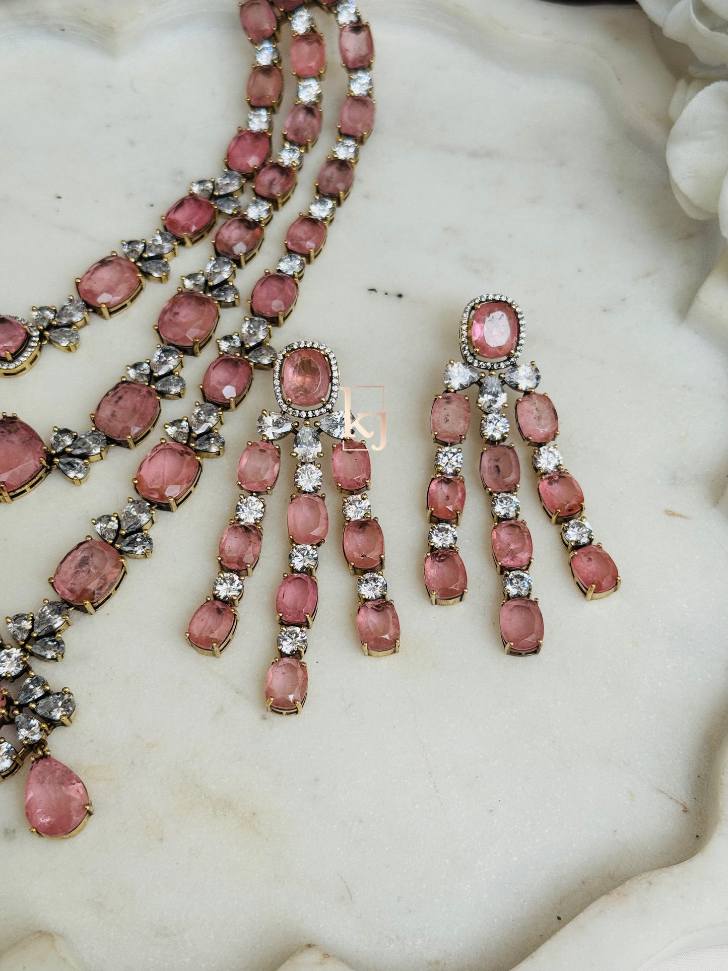 Vespera necklace set