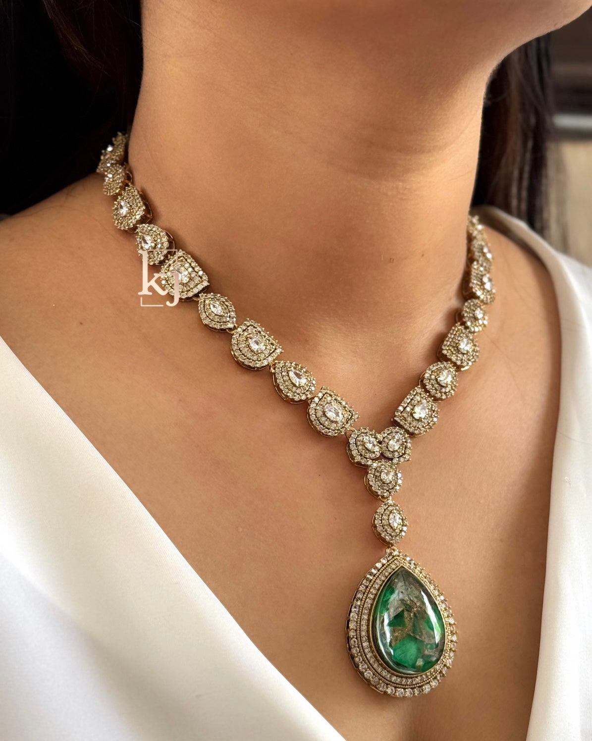 Callisto pendant set