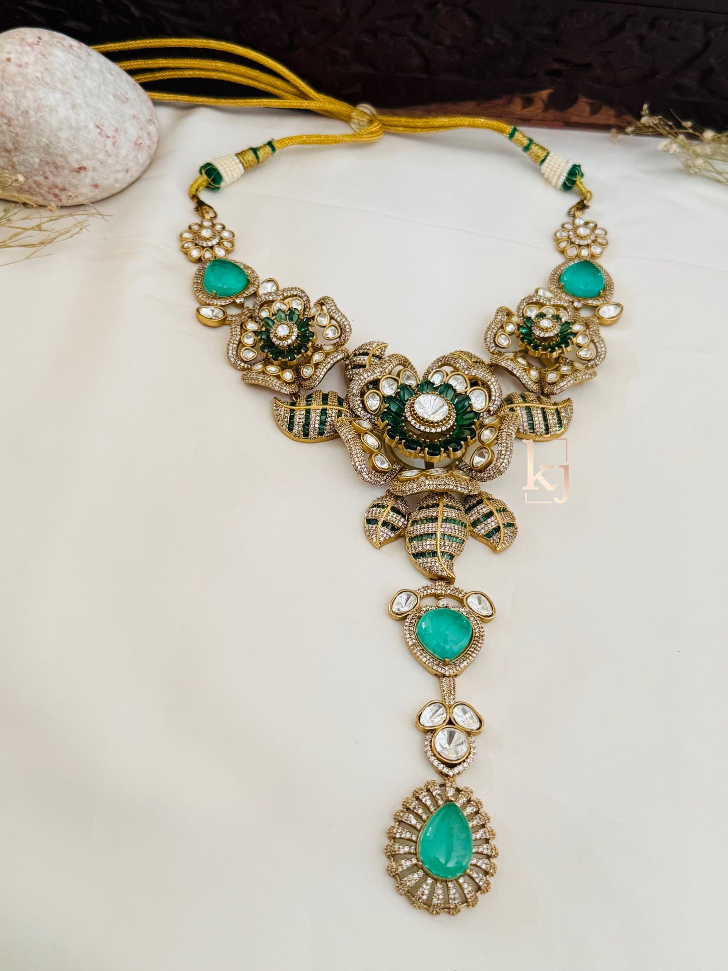 Atevy necklace set