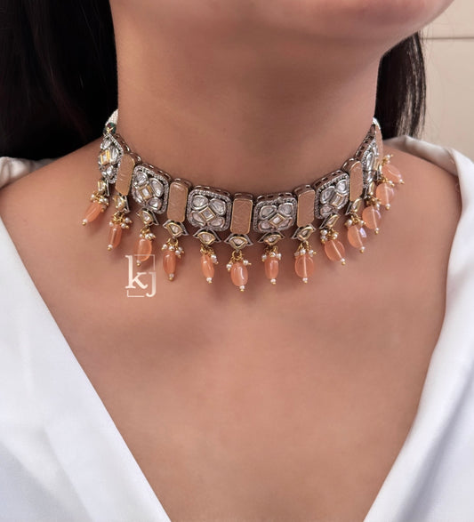 Vyan choker set