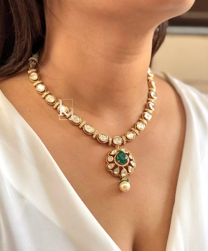Kevi necklace set