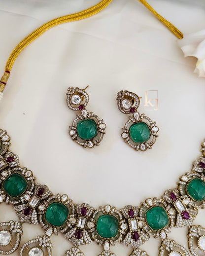 Isla Necklace set