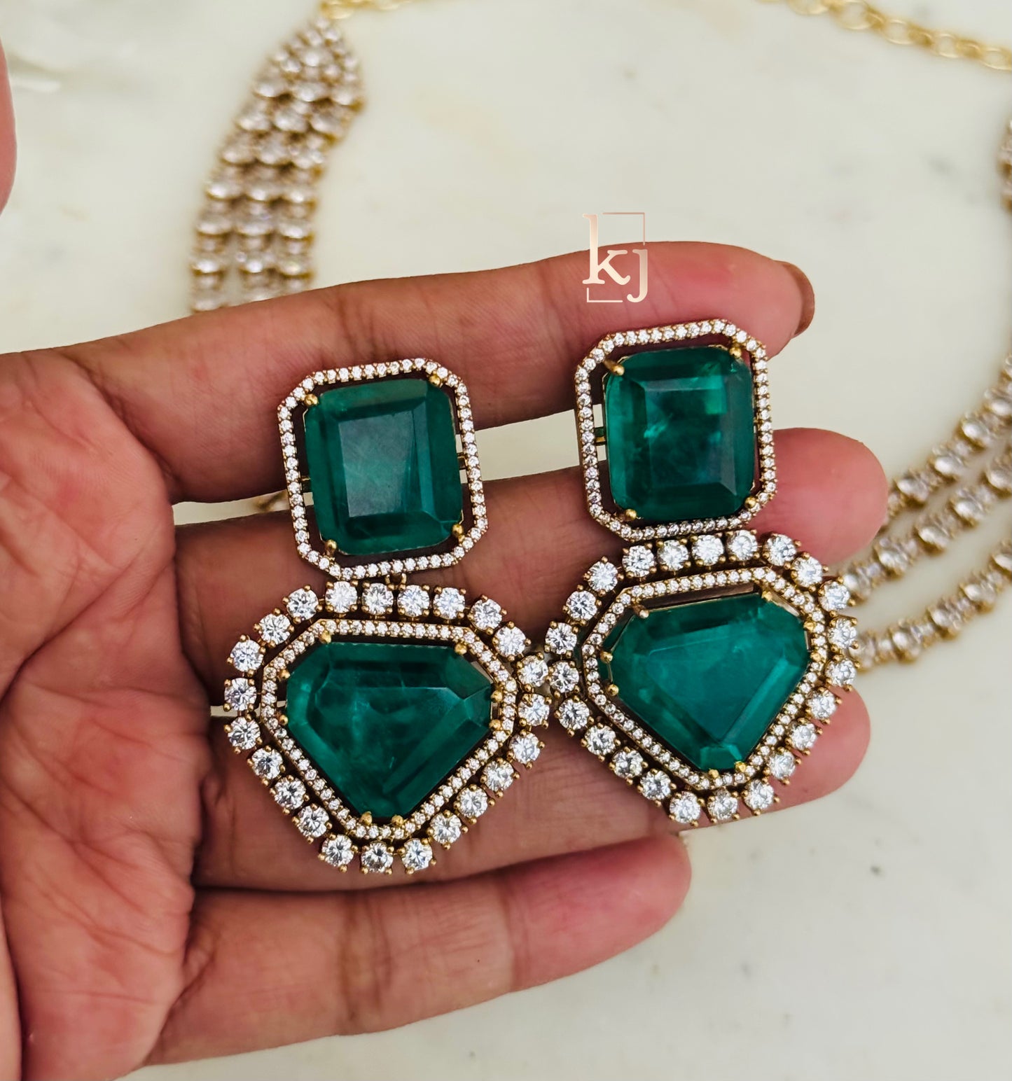 Hyunda necklace set