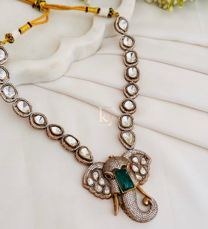 Tirasa necklace set