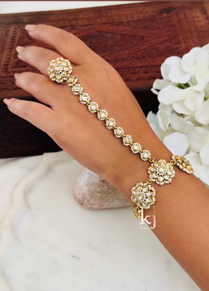 Adriana hathphool single