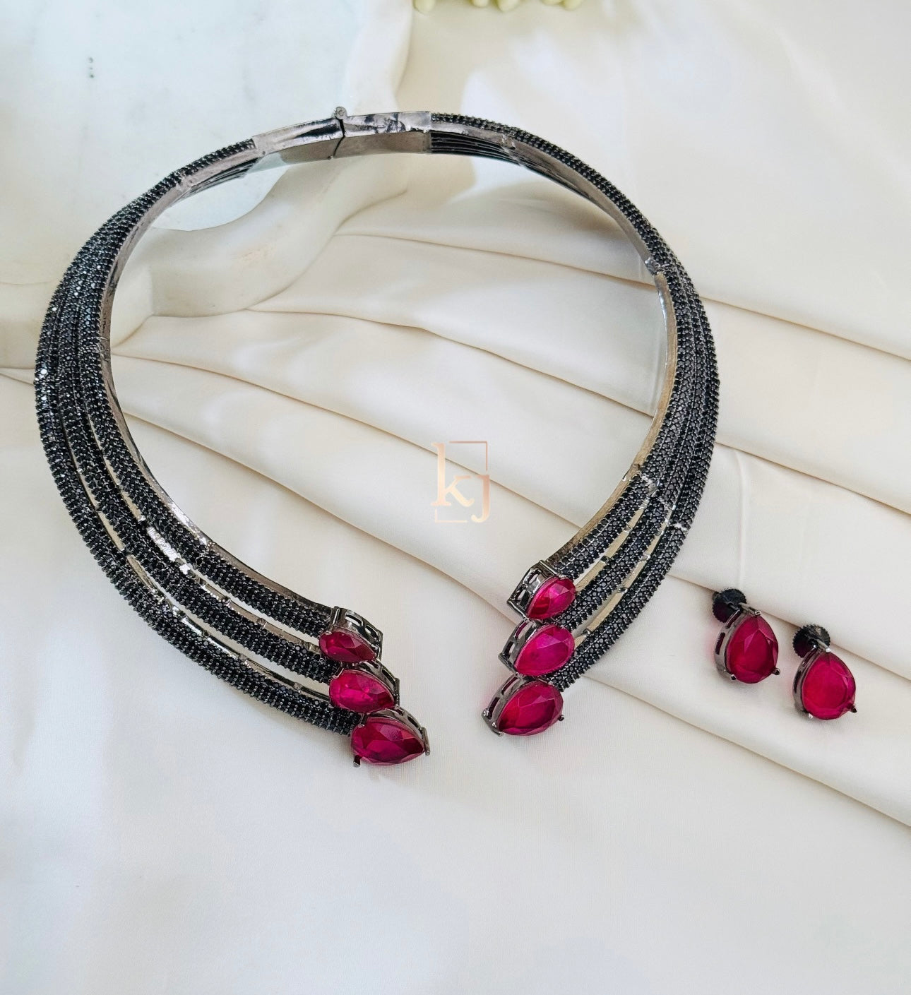 Soven necklace set