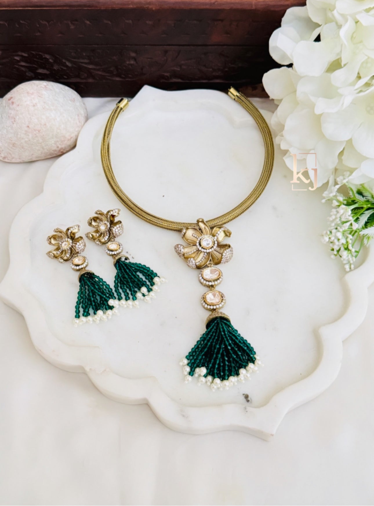 Aviva pendant set