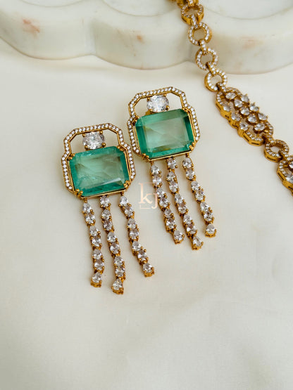 Delicate necklace set