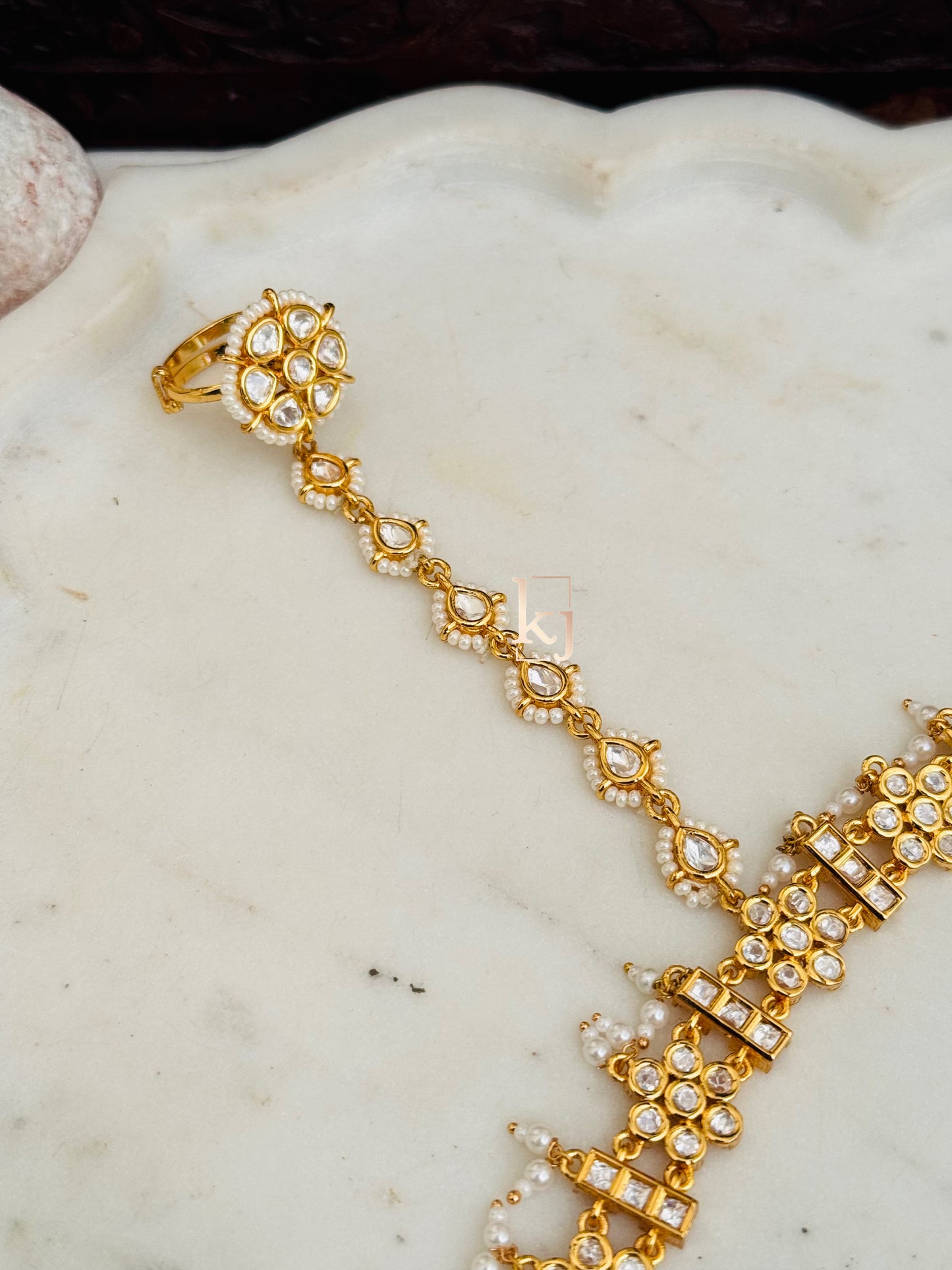 Idalia hathphool single