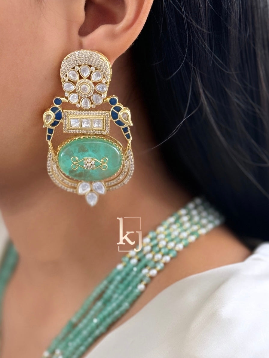 Inayat pendant set