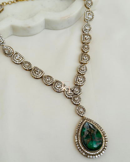 Callisto pendant set