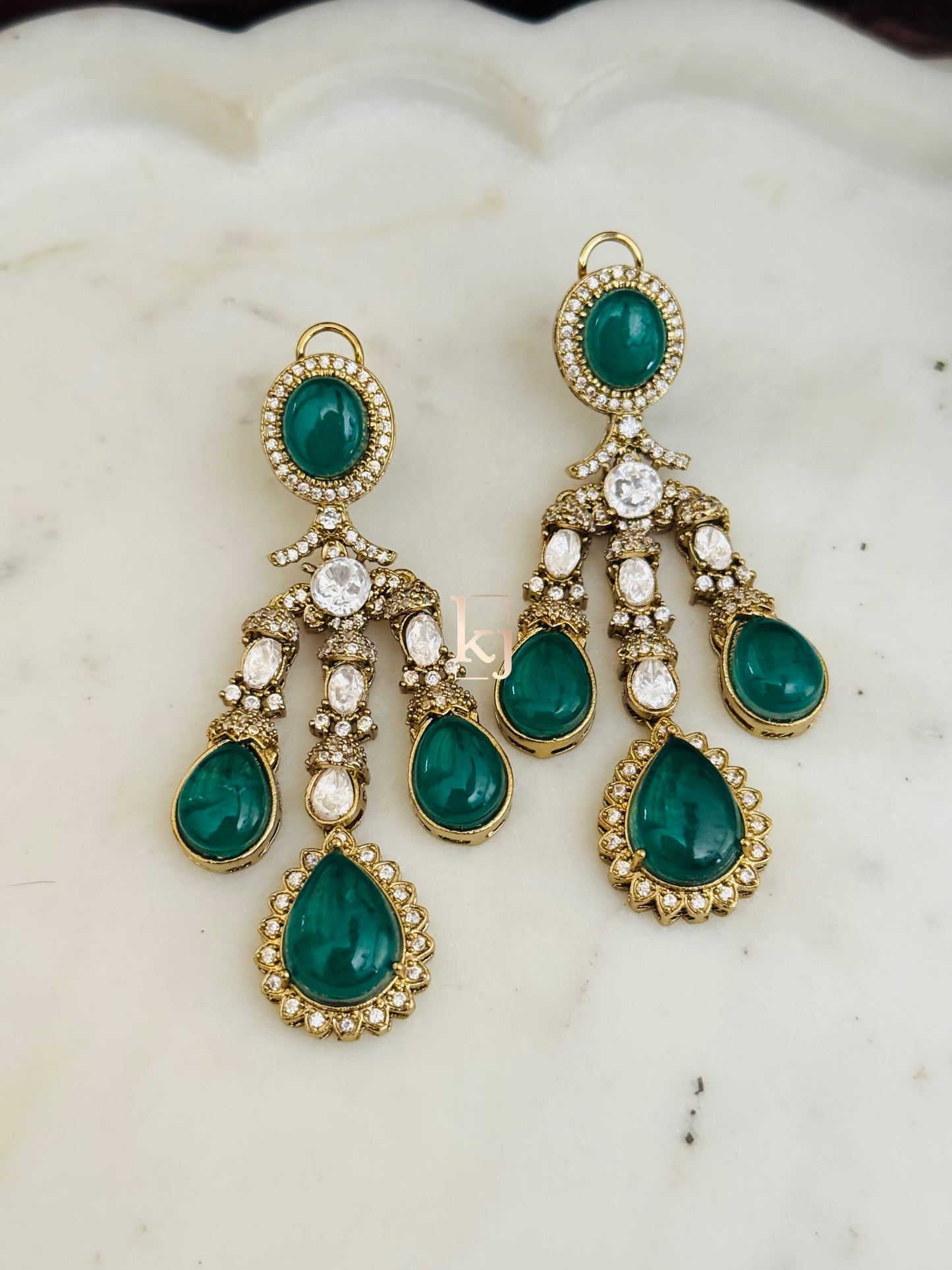 Nirvi Earrings set