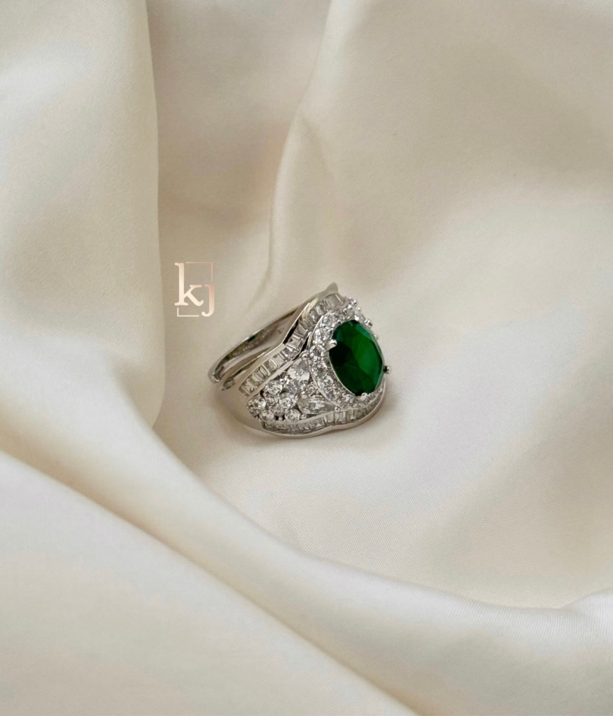 Diona ring