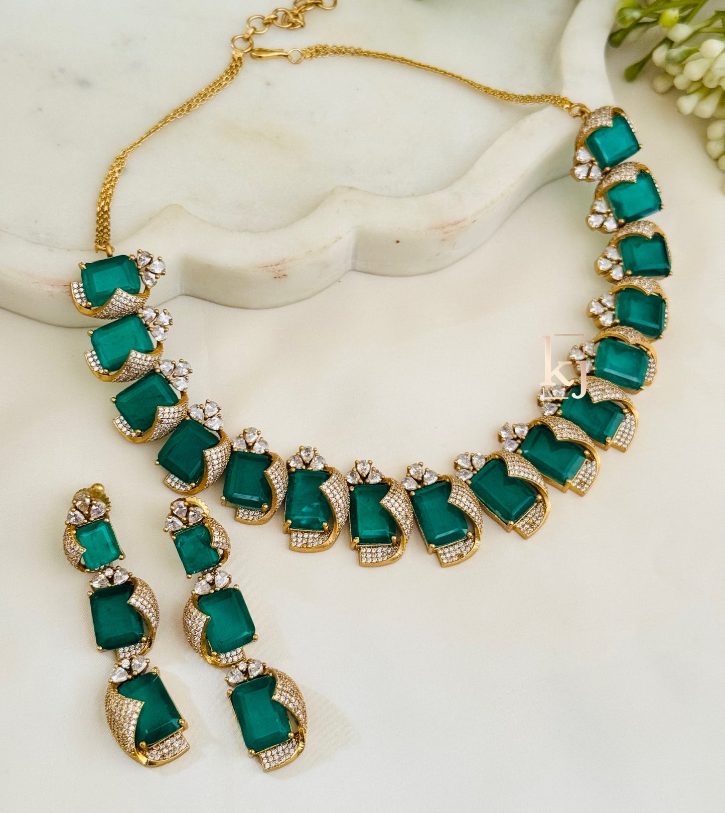 Yaani necklace set