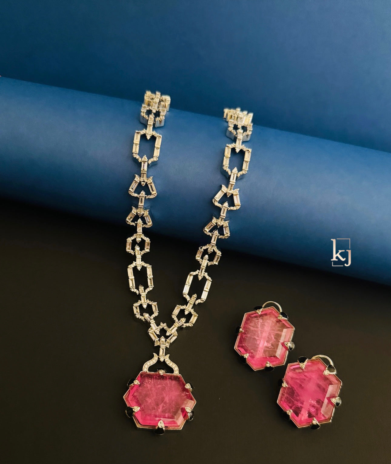 Inez pendant set