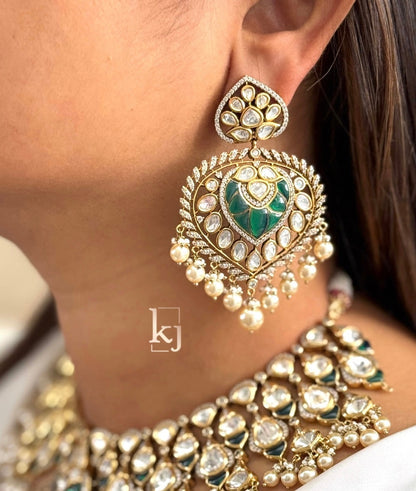 Reign necklace set