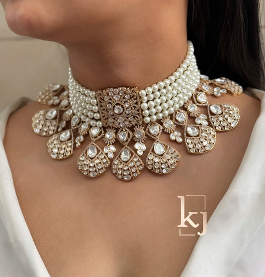 Arlo choker set