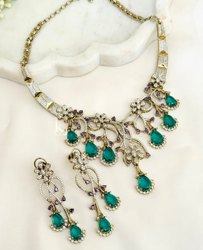 Luiez necklace set