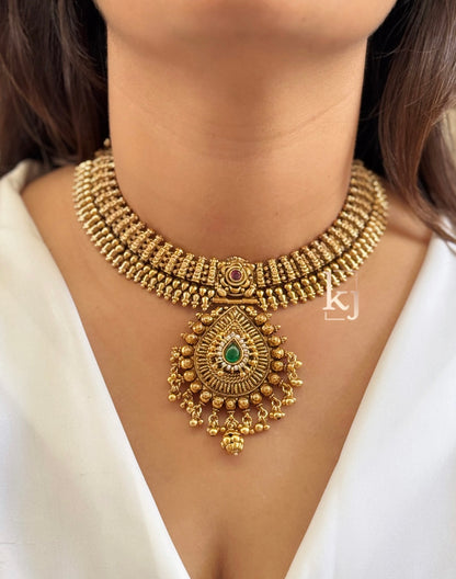 Methvi necklace set