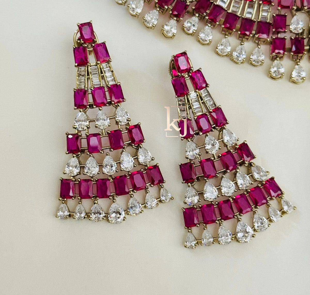Gyun necklace set