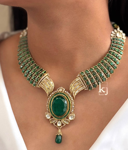 Shevin necklace set