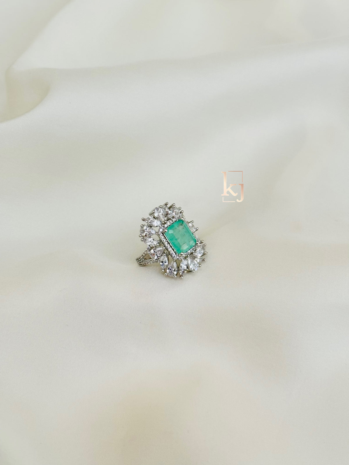 Eriu ring