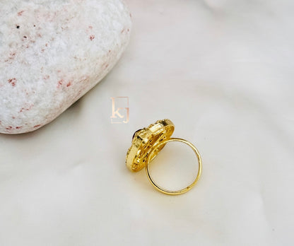 Megara ring