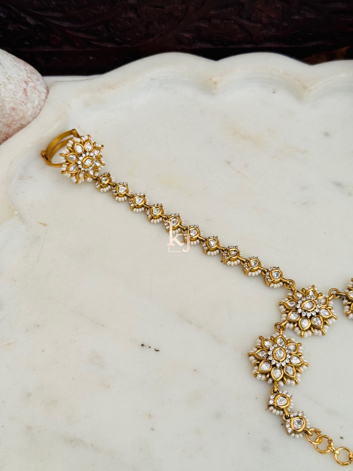 Adriana hathphool single