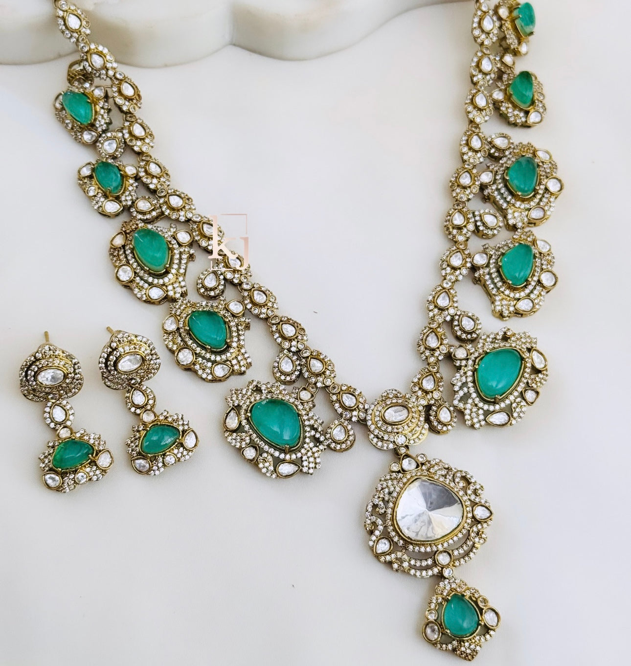 Rezaa necklace set